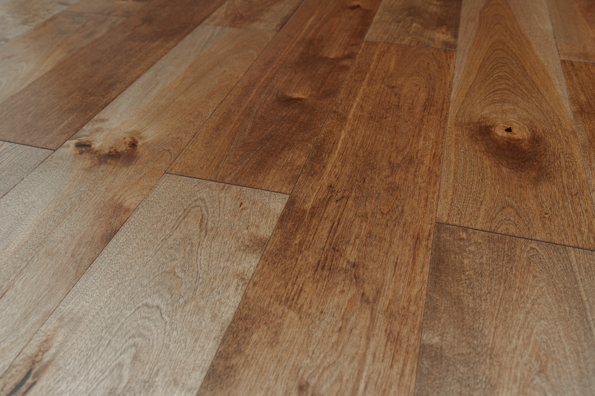 Паркетная доска AmberWood Фьюжен Береза желтая Амбер Светлый орех лак 909х125х14 мм (0,909 м2/упак)